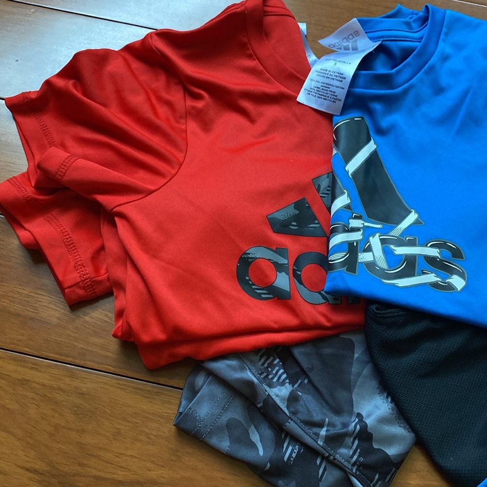 Adidas boys 5/6 years matching shorts &shirts - Picture 2 of 3